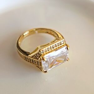 💛 New Pretty Bird Ring 18K Gold-plated w/Emerald-cut White Cubic Zirconia 💛